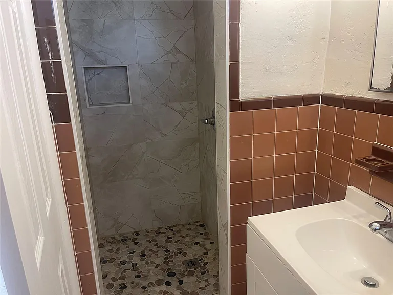 1727 Dewey St #3 — Photo 14