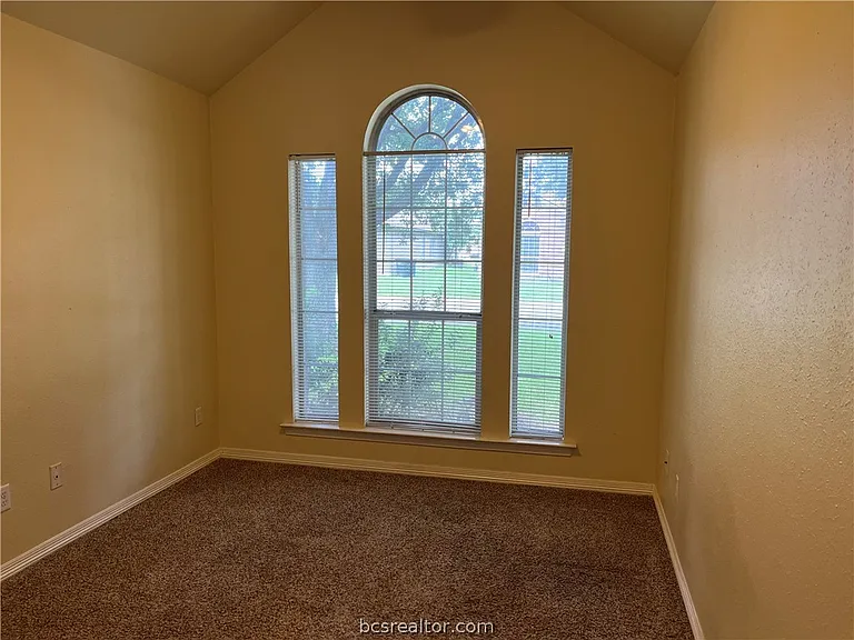 2412 Carnation Ct — Photo 7
