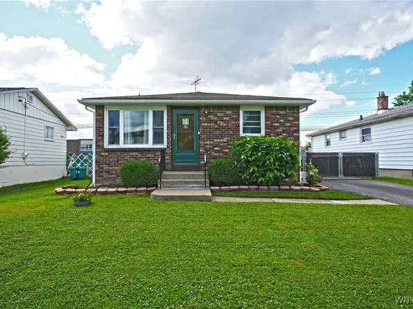29 Saint Joan Ln, Cheektowaga, NY 14227