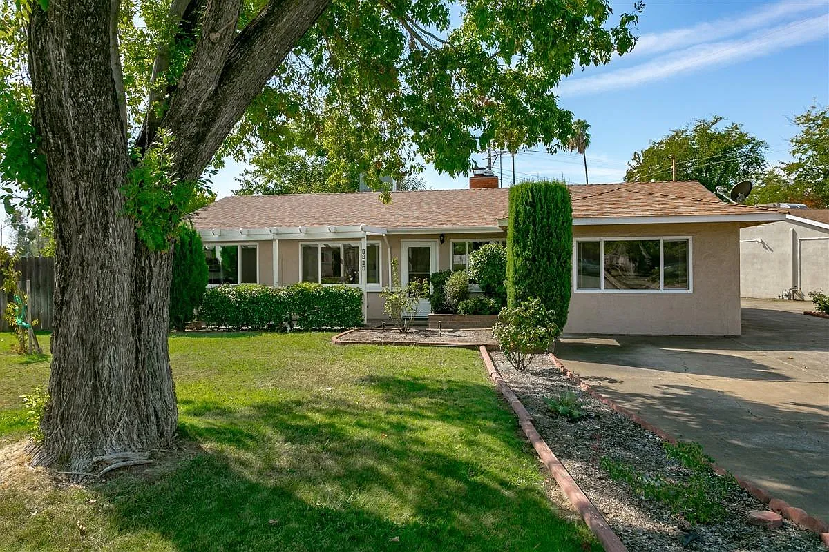 7464 Summer Ave photo 1