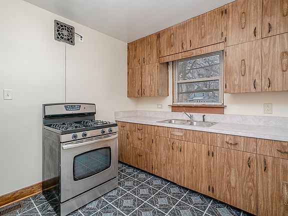 4th image of 13738 S Wabash Ave