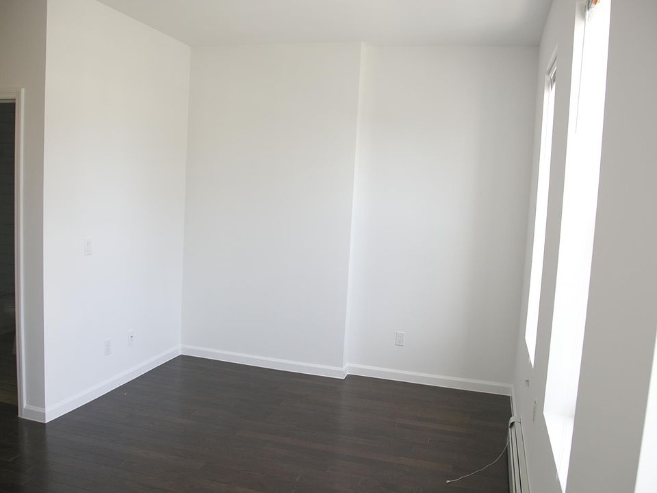 1st image of 194 Howard Ave APT 1
