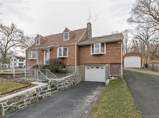 1499 Cutspring Rd, Stratford, CT 06614