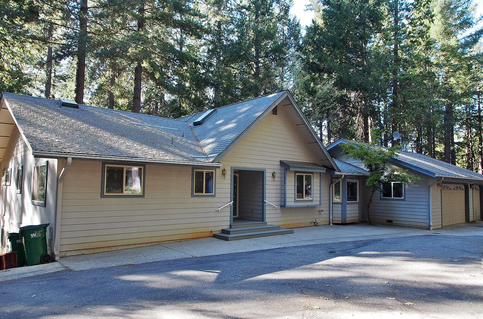 16190 Countrywood Ln photo 1