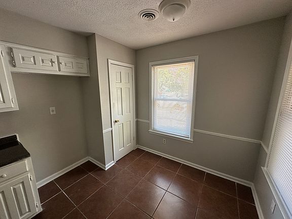 4th image of 6668 Silhouette Ave