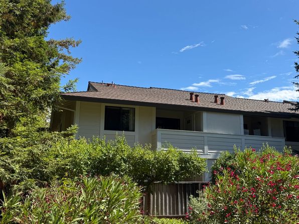 30 Woodstock Ct