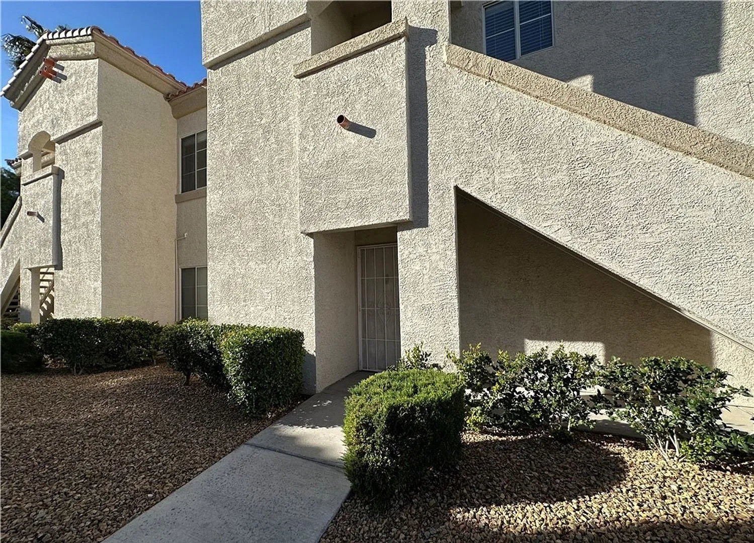 Spacious 2-Bedroom, 2-Bath Condo in Gated Community — Photo 2