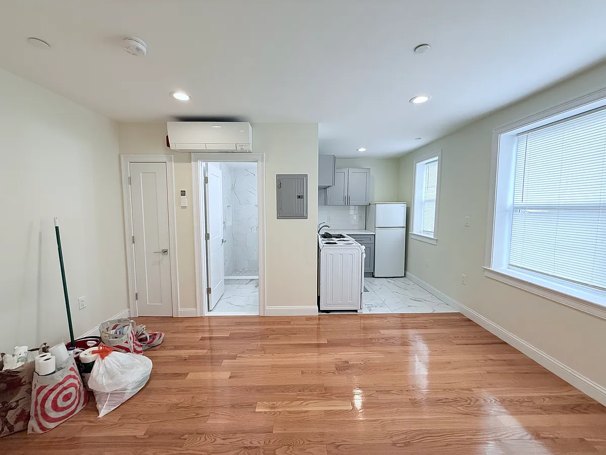 Building Photo - 325 Newport Ave #32