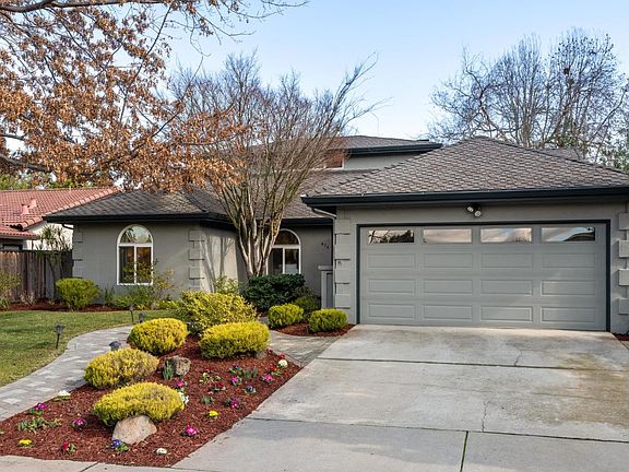 3rd image of 474 Pin Oak Dr
