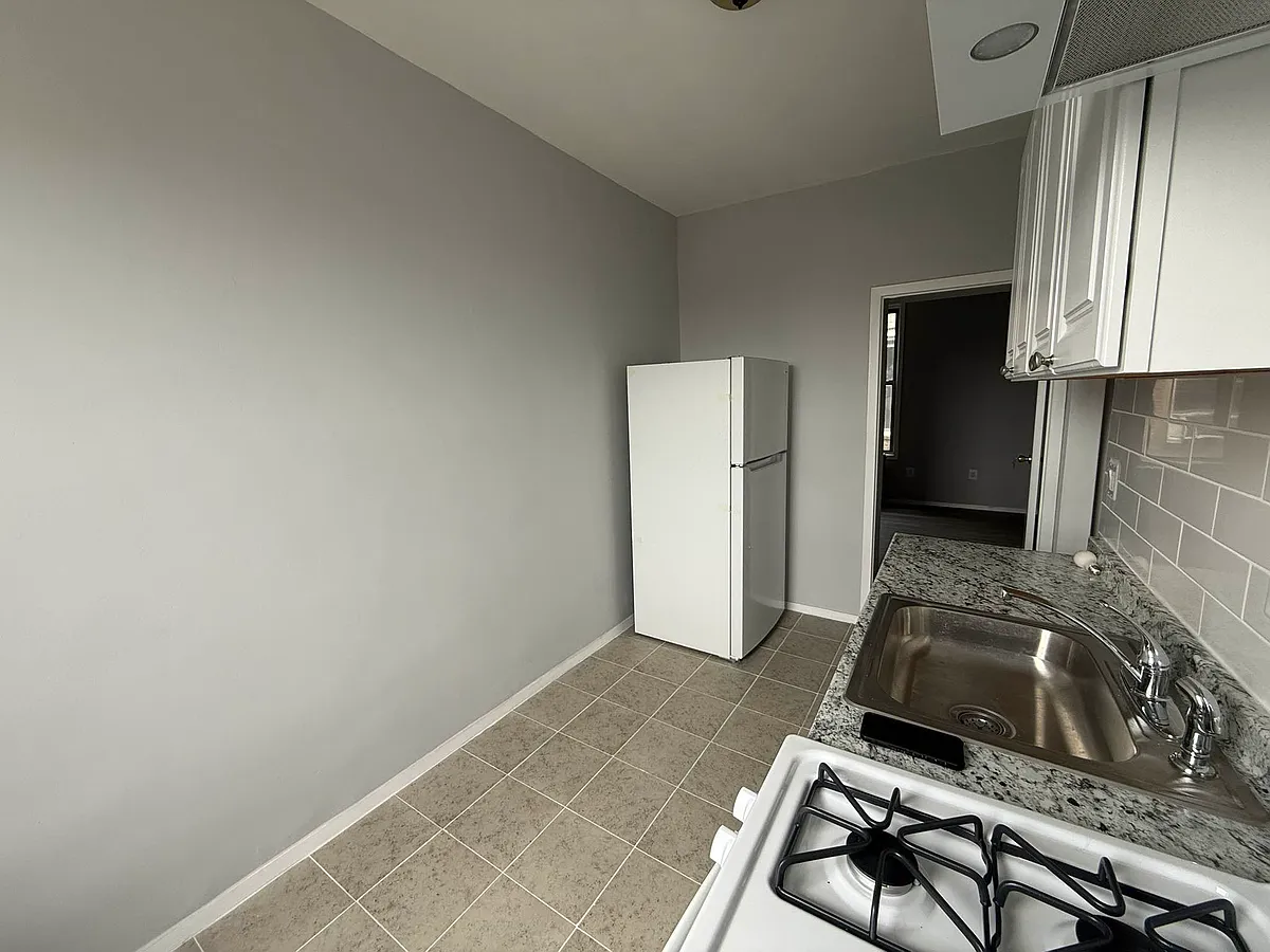 Building Photo - 30-24 43rd St #10