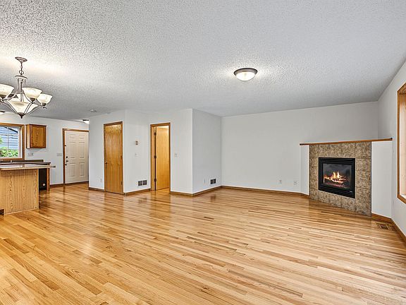 5th image of 12 City View Ln