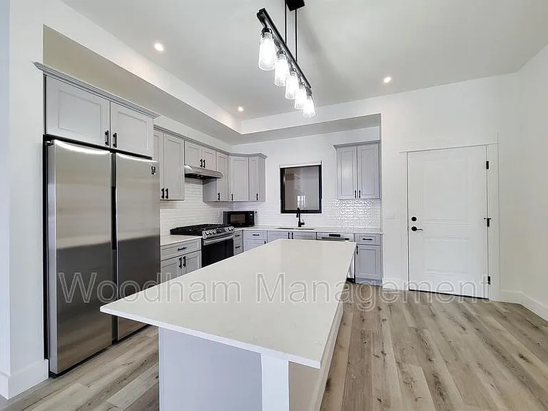 1704 Lincoln St #5A — Photo 2