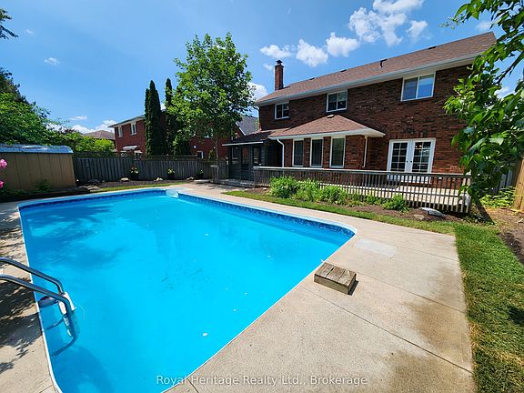 3rd image of 1534 Scollard Cres