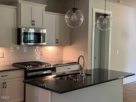 5th image of 1029 Grey Flint Pl
