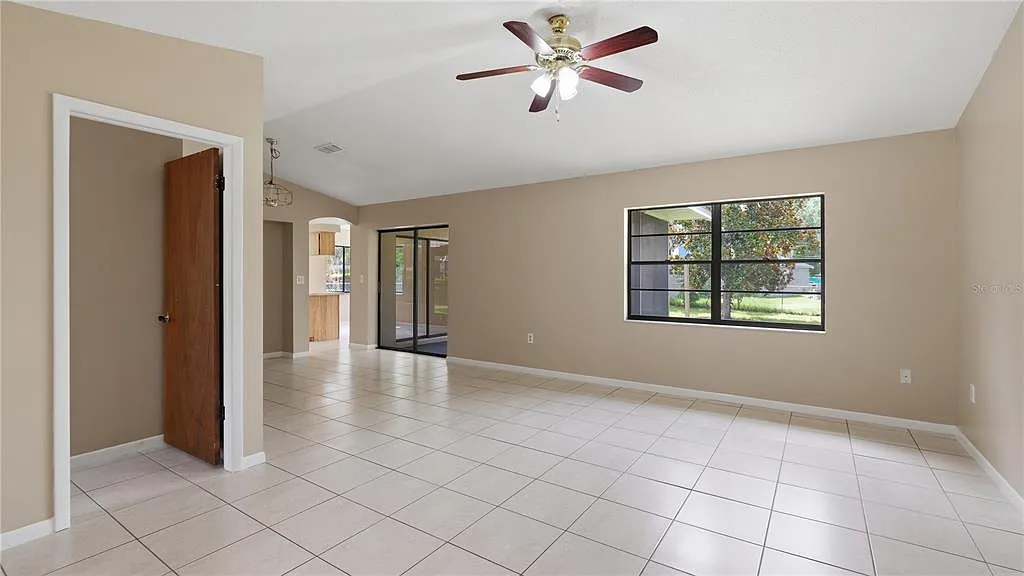 2 bed, 2.0 bath, 1295 sqft, $1,595 — Photo 3