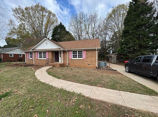 710 Twin Oaks Rd, Davidson, NC 28036