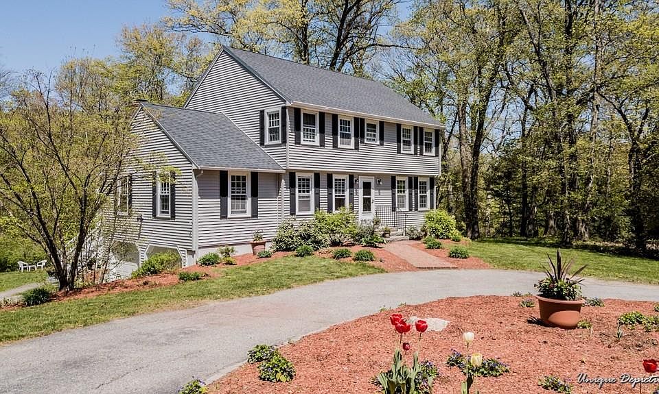 1st image of 16 Woodbury Ln