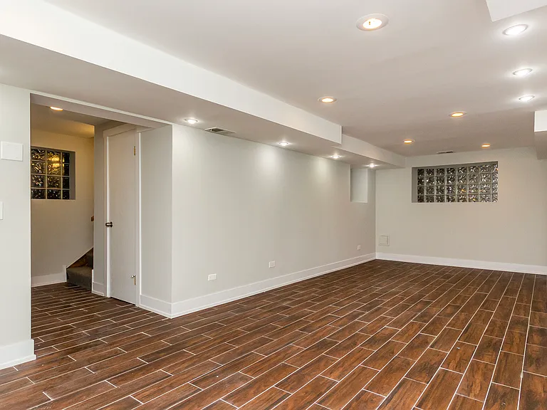 825 N Oakley Blvd #G — Photo 3