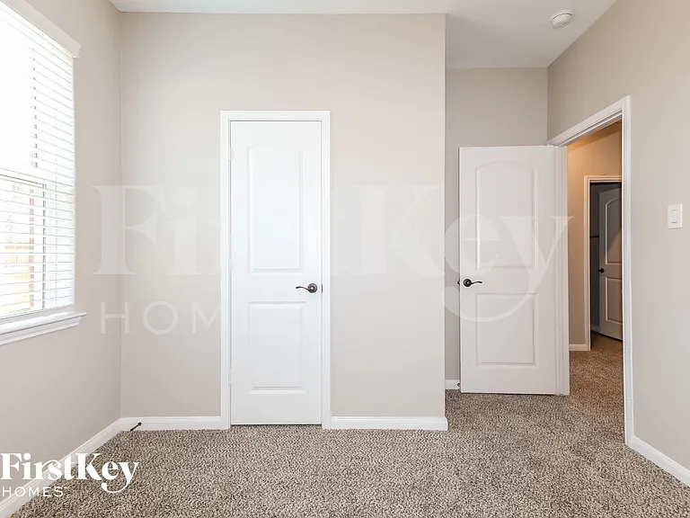 8981 Oval Glass St — Photo 7