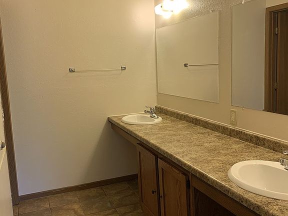 5th image of 613 9th Ave S