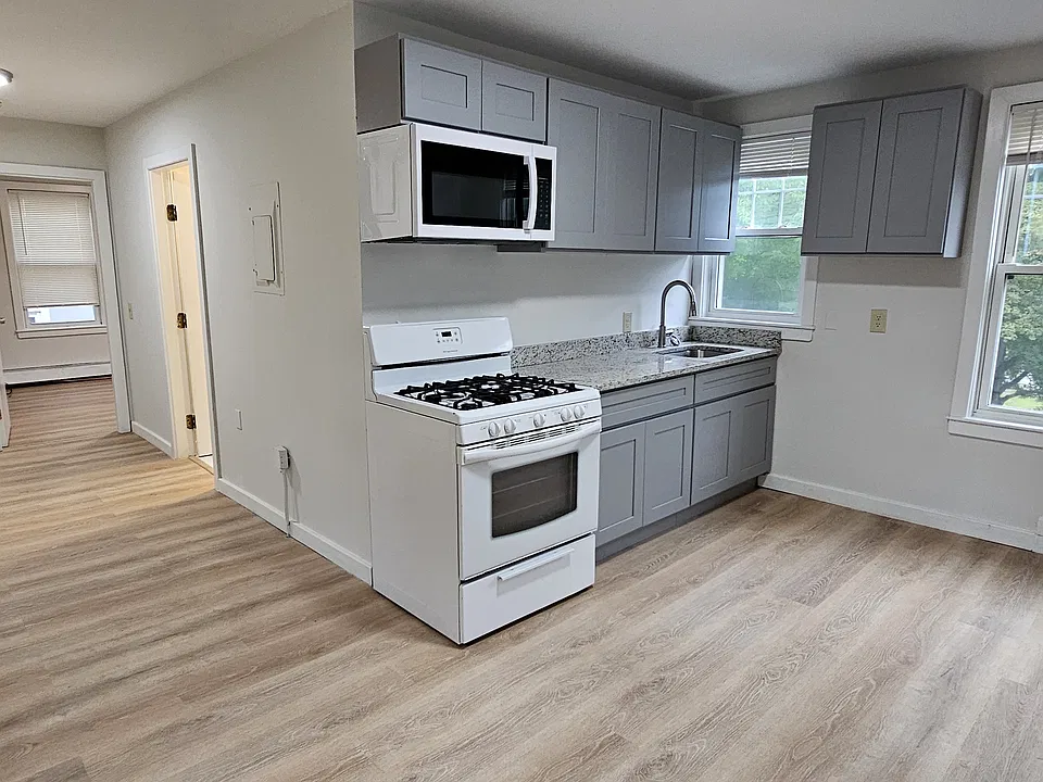 11-17 Sanborn St