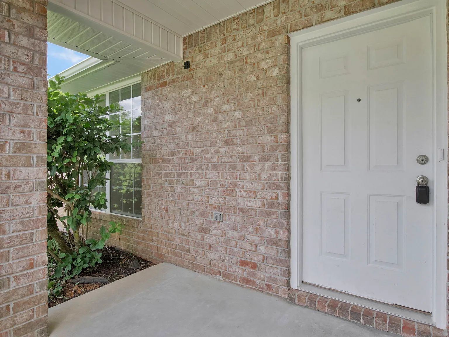 3 bed, 1969 sqft, $2,000 — Photo 2