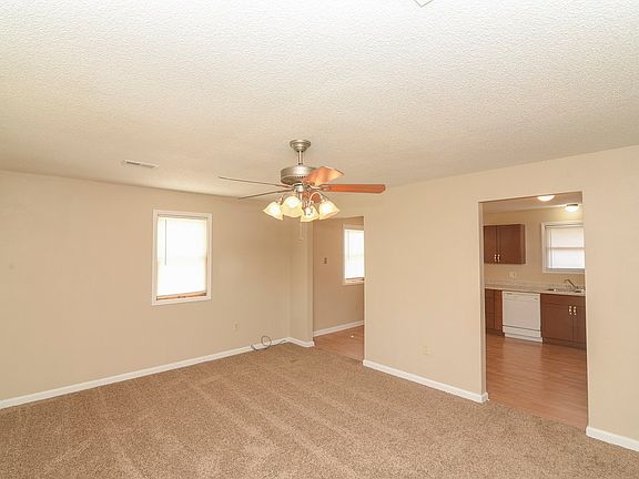 2nd image of 113 Dixie Gdns Unit A