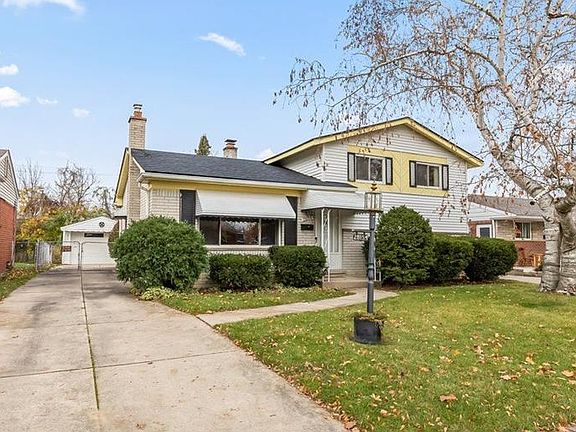 3rd image of 28154 Mackenzie Dr