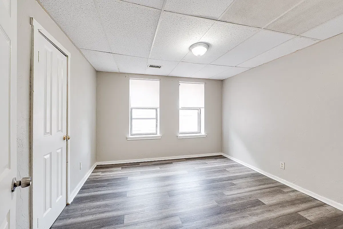 468 Liberty St — Photo 3