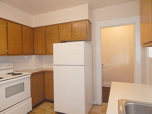 3rd image of 733 W Knox Ave #733