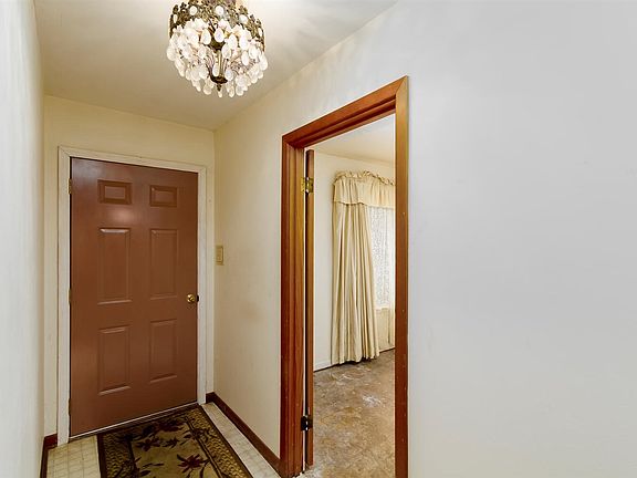 4th image of 70 Dogwood Ln