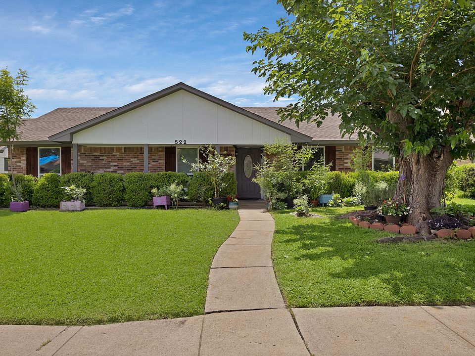 1st image of 522 Caravaca Dr