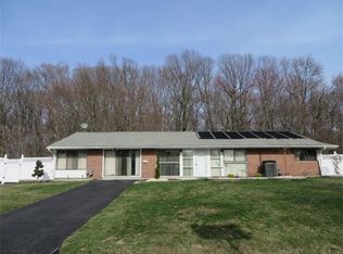 22 Shelley Rd, Kendall Park, NJ 08824