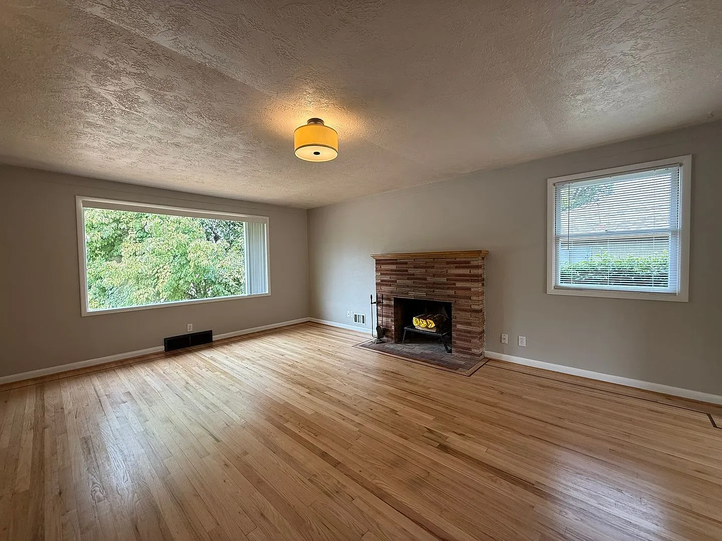 Beautiful Four Bedroom Home in South Salem with Large Backyard and New Paver Patio! — Photo 3