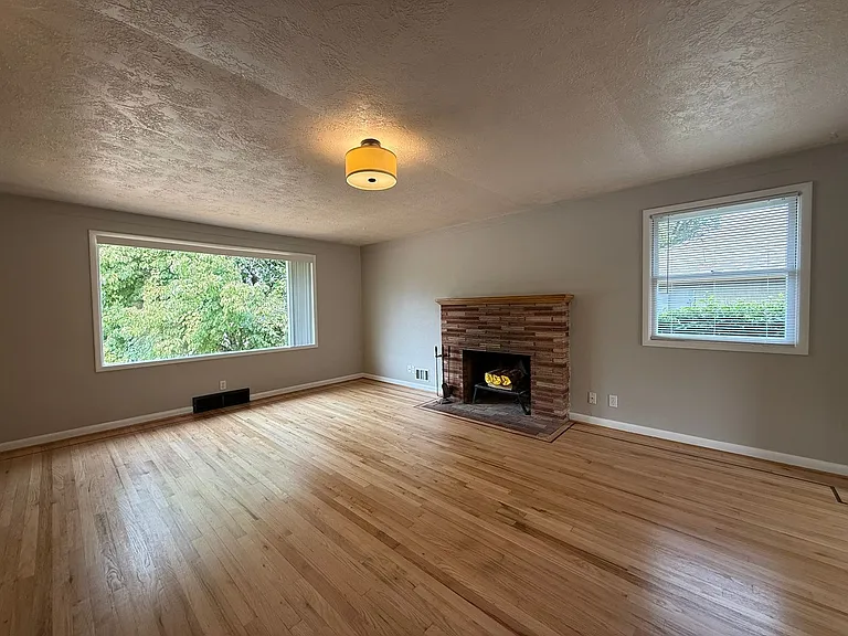2530 Summer St SE — Photo 3