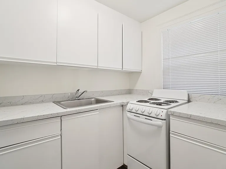 Texada Apartments — Photo 10