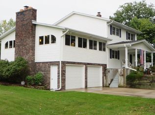 W323N8088 Northcrest Dr, Hartland, WI 53029