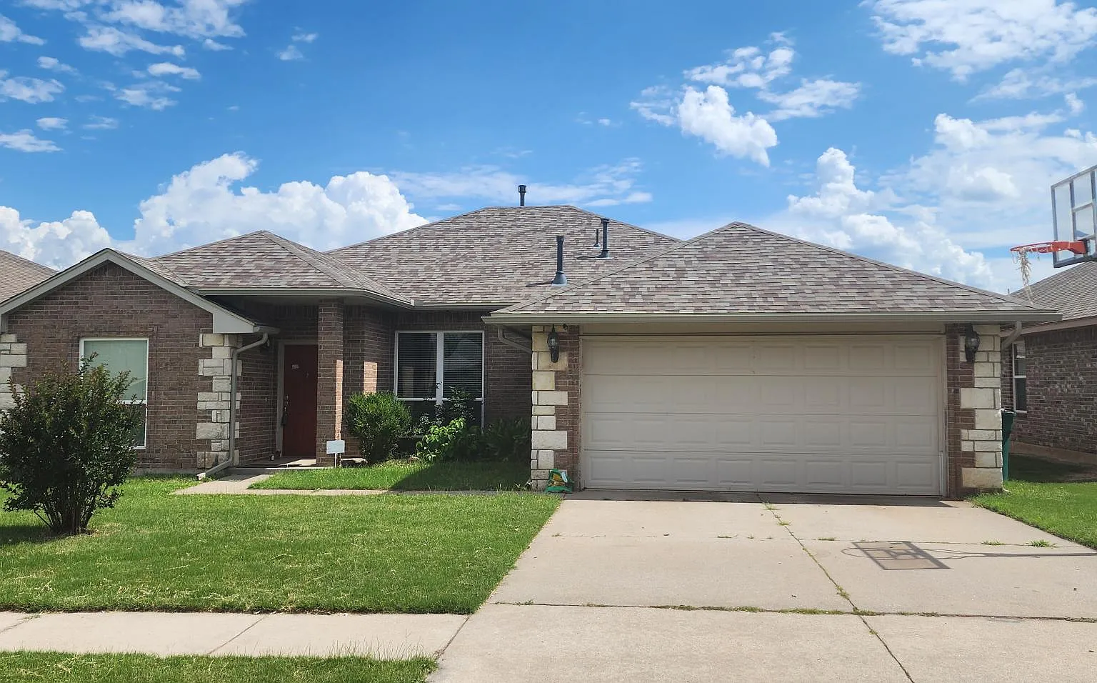 4 bed, 2.5 bath, 2225 sqft, $1,900 — Photo 3