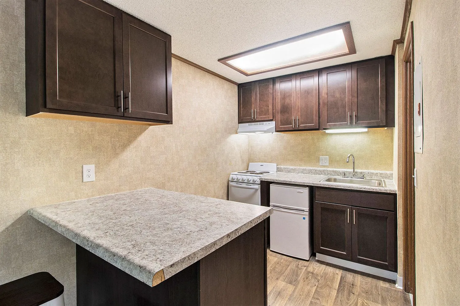 Arrowhead Apartments — Photo 1