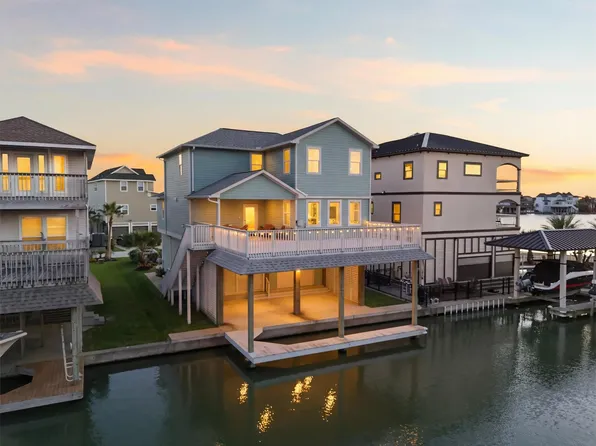 438 Amanda Cir, Tiki Island, TX 77554
