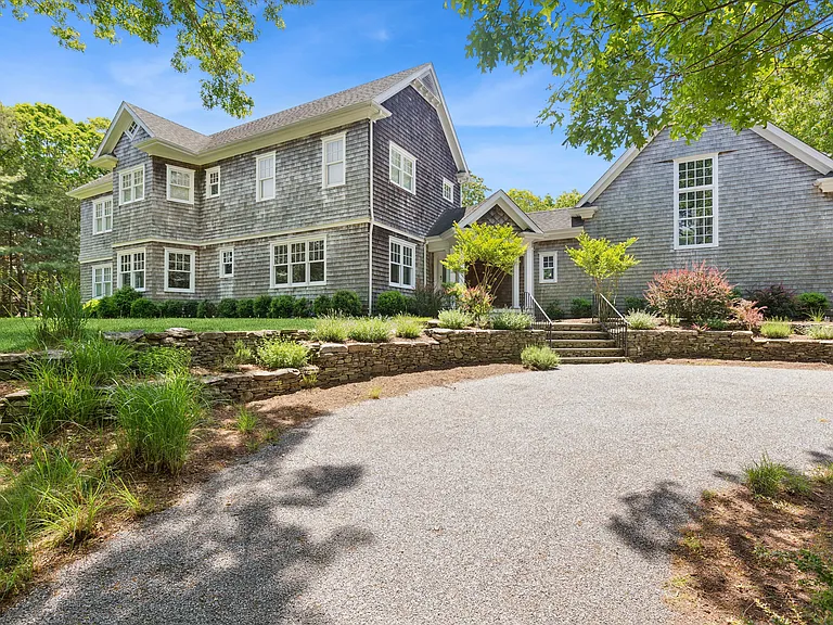 65 Pepperidge Ln — Photo 1