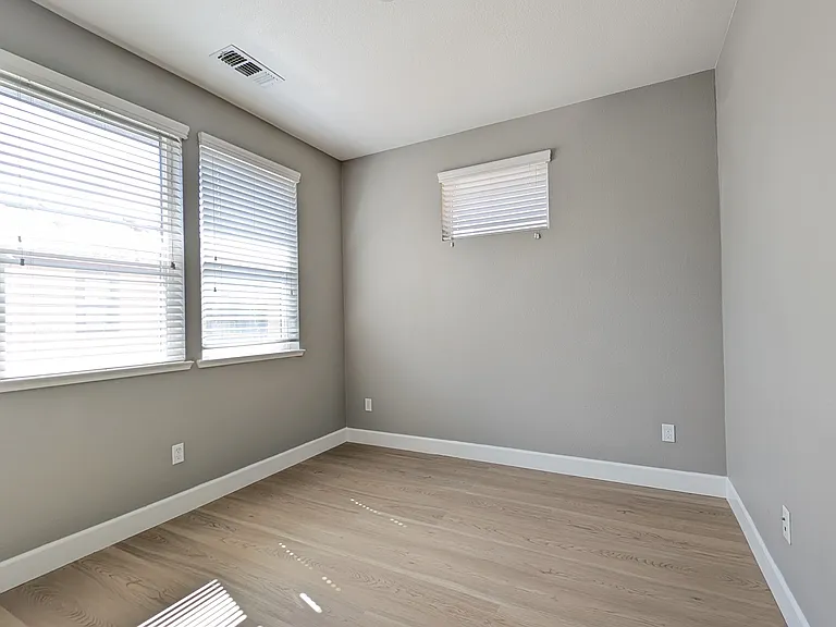 2111 Jubilee Dr — Photo 14