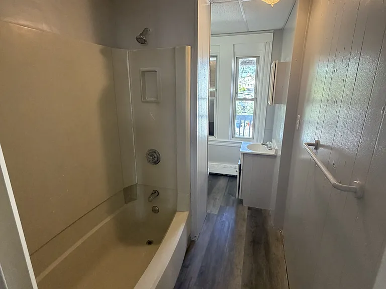 329 N Front St — Photo 6