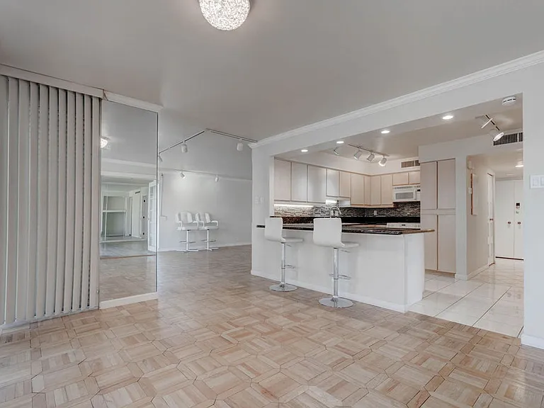 3111 Bel Air Dr #3A — Photo 41