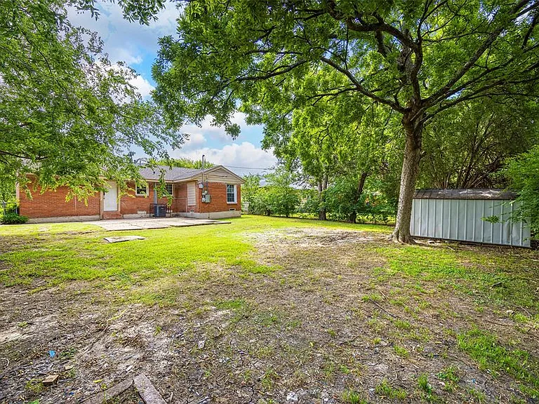 325 Paddy St — Photo 18