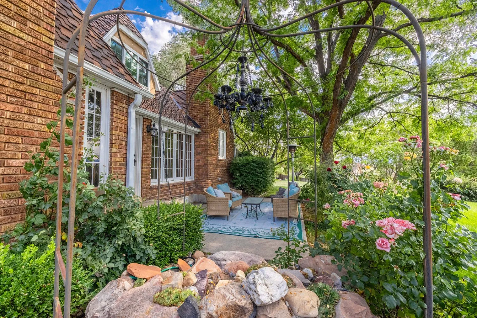 6 bed, 3.0 bath, 4144 sqft, $11,410 — Photo 4