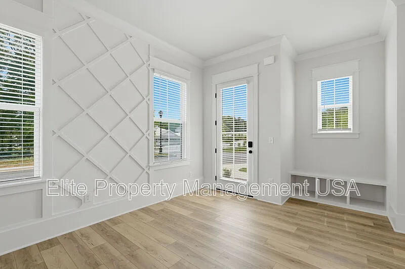 3 bed, 2.5 bath, 2076 sqft, $2,900 — Photo 2