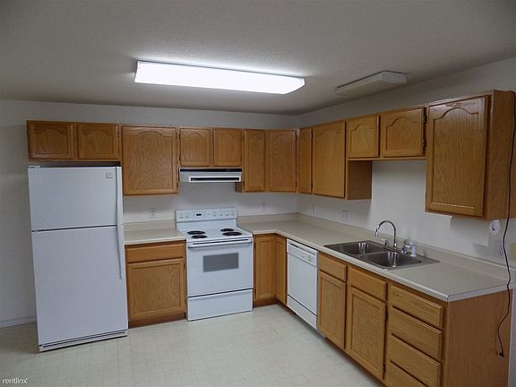 5th image of 1615 Hillcrest Dr #A