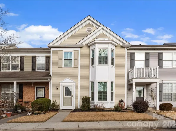 6776 Rothchild Dr, Charlotte, NC 28270