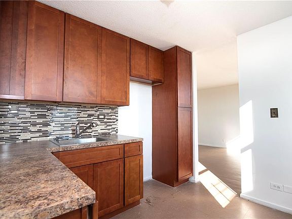 4th image of 920 Metcalf Ave APT 7B